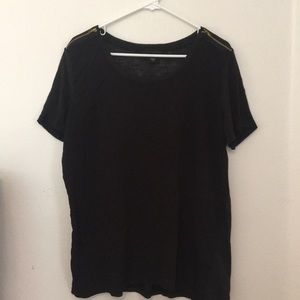 Black short sleeve shirt